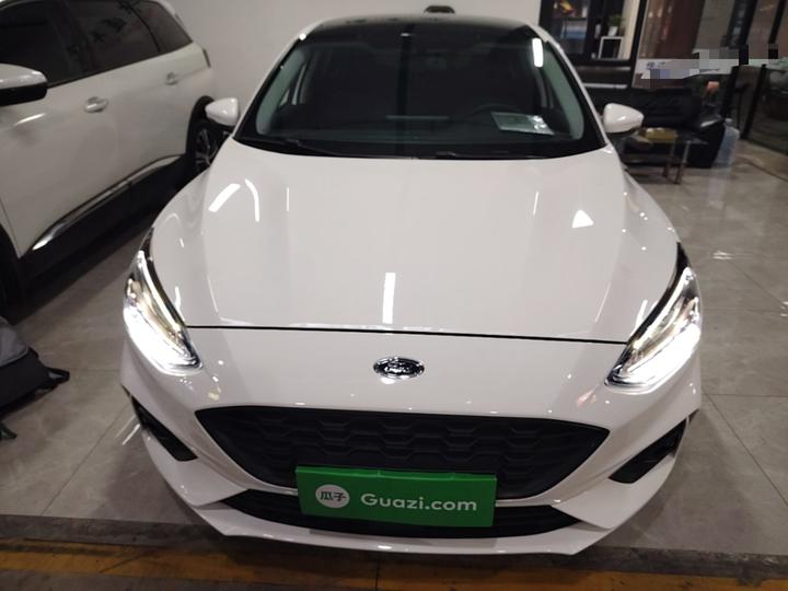 Focus 2021 Hatchback EcoBoost 180 AT photo 2
