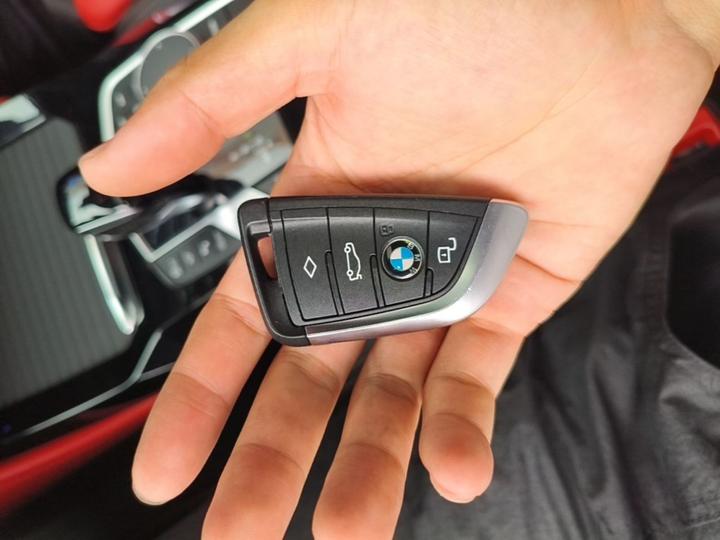 X4 2022 M40i photo 8