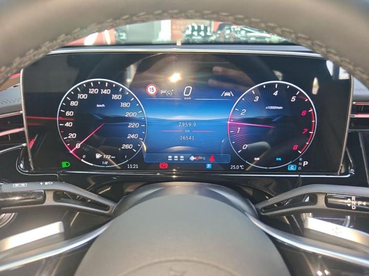 E-Class 2025 E 300 L Luxury photo 7