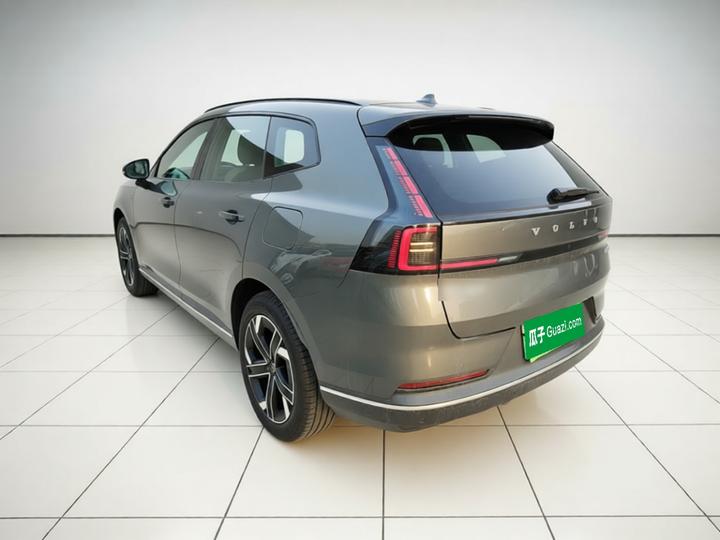 XC70 Hybrid 2026 RWD Long Range Core photo 4