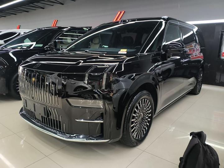 009 2024 6-Seater Executive AWD 108kWh