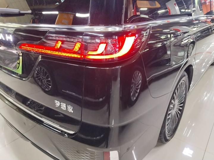 Voyah Dreamer 2025 PHEV AWD Flagship photo 7