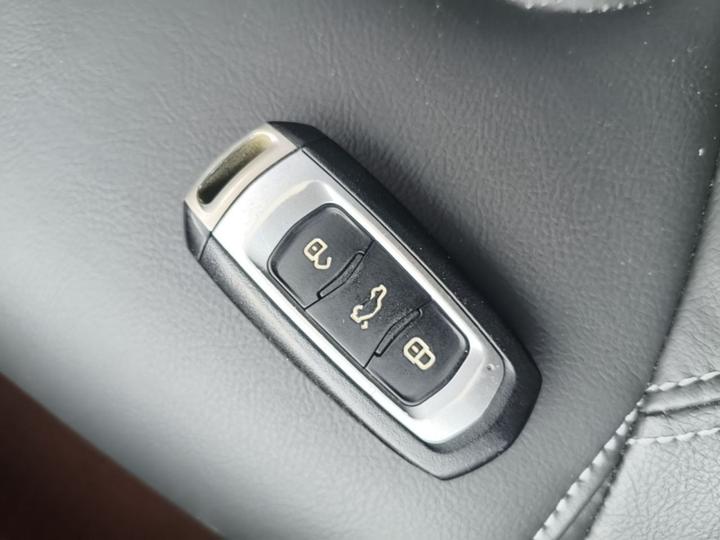 Emgrand 2017 Sedan 1.5L MT photo 8