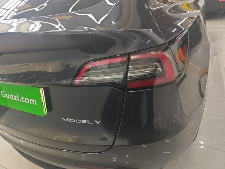 Model Y 2024 RWD photo 7