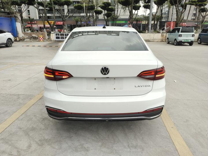 Lavida 2023 Facelift 1.5L AT photo 3