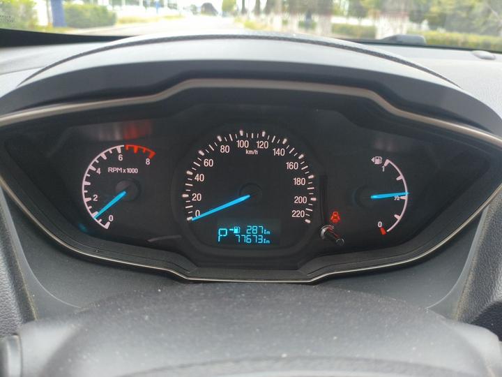 Escort 2015 1.5L AT Comfort photo 8