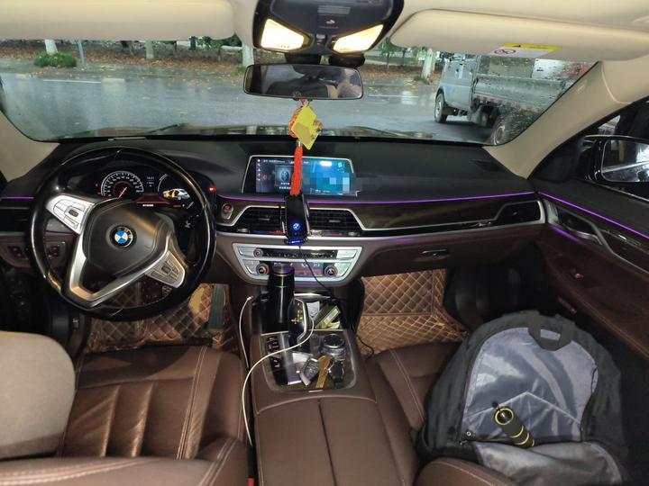 7 Series 2018 730Li Leading Excellence photo 5