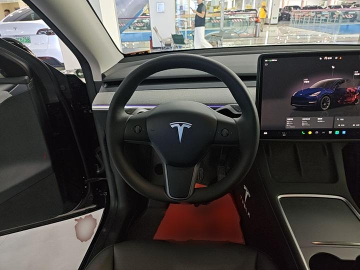 Model Y 2024 RWD photo 6
