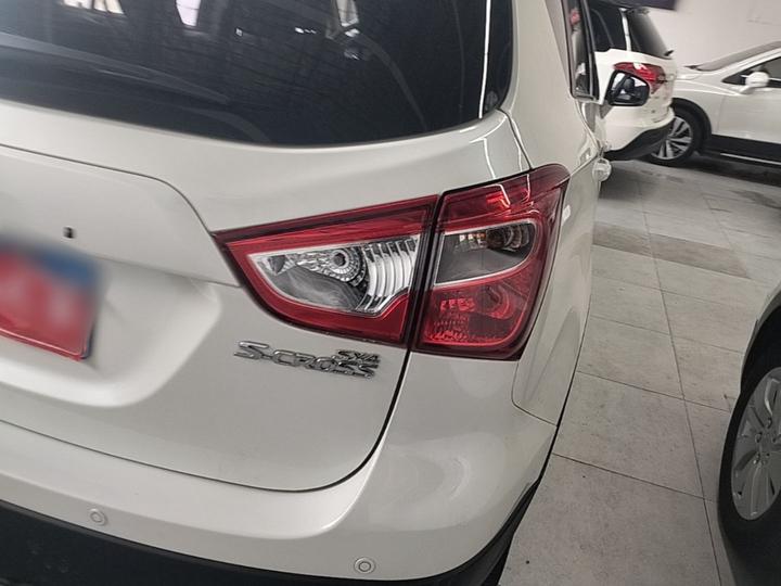 2014 1.6L MT RWD Progressive photo 7