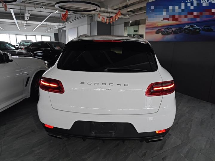 2017 Macan 2.0T photo 3