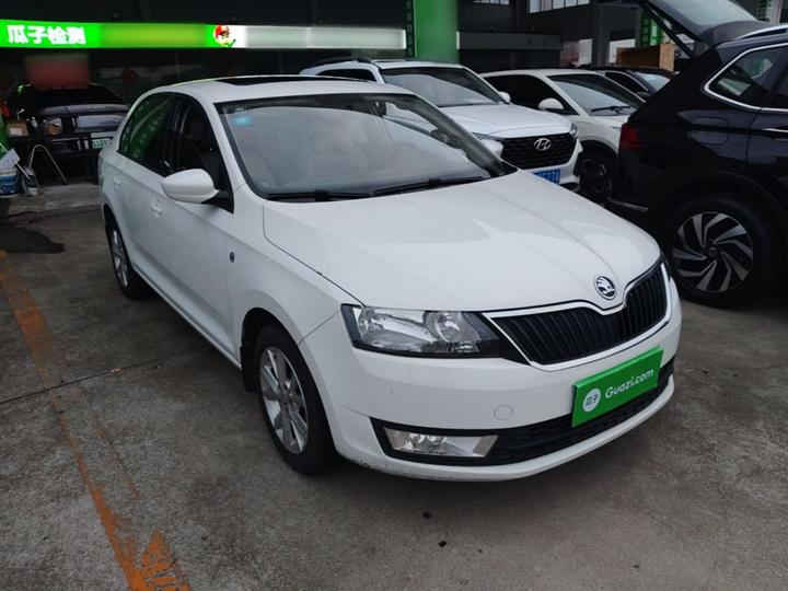 Rapid 2016 1.6L AT photo 3
