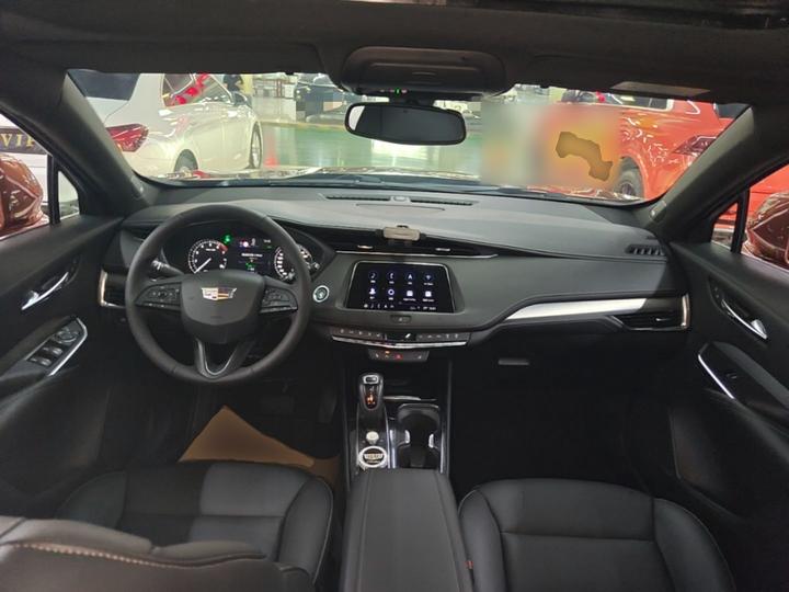 XT4 2018 28T RWD Leading photo 5