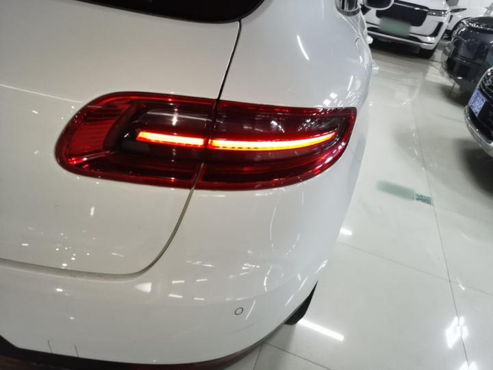2017 Macan 2.0T photo 7