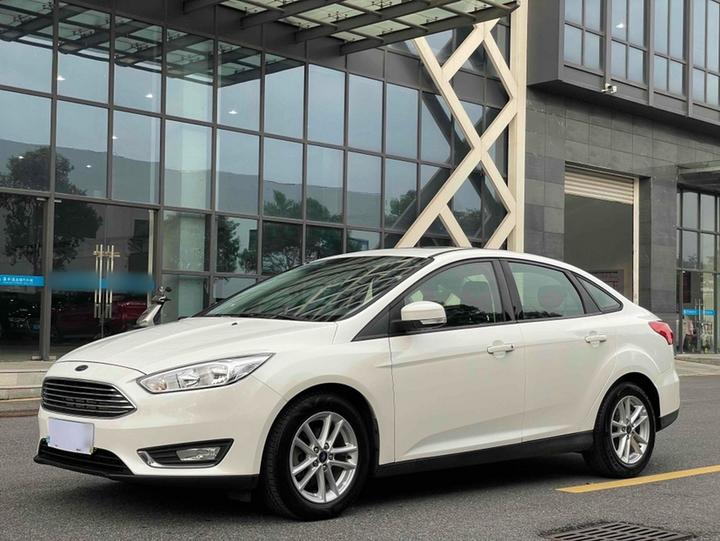 Focus 2015 Sedan 1.6L AT