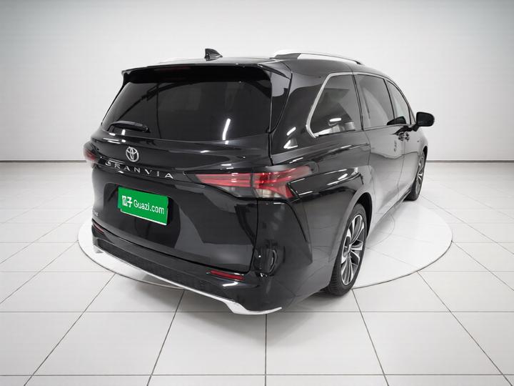 Granvia 2022 2.5L Hybrid Premium photo 6