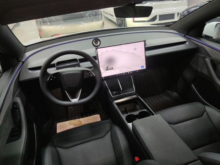 Model Y L 2025 Long Range AWD photo 5