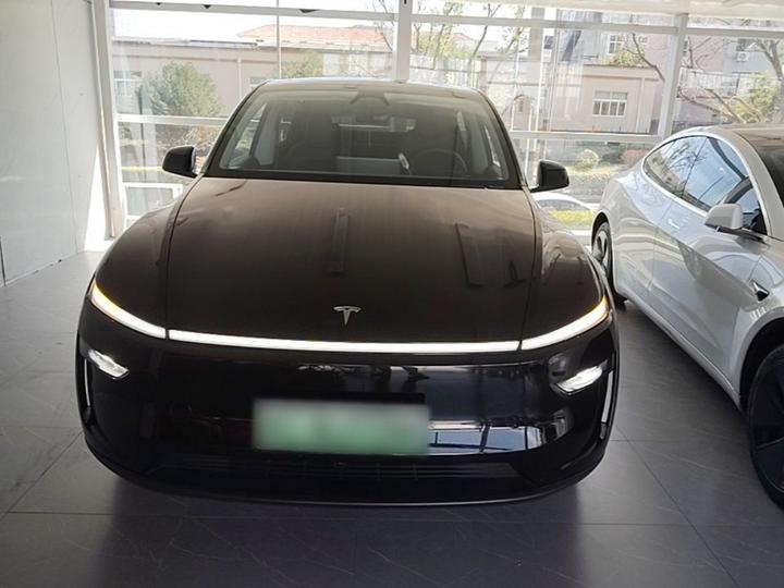 Model Y 2025 RWD photo 2