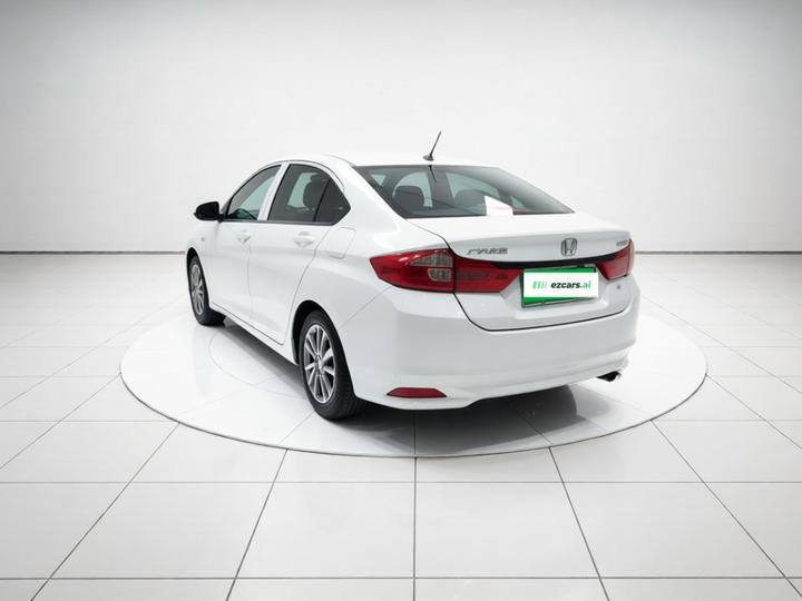 2018 1.5L CVT Comfort photo 4