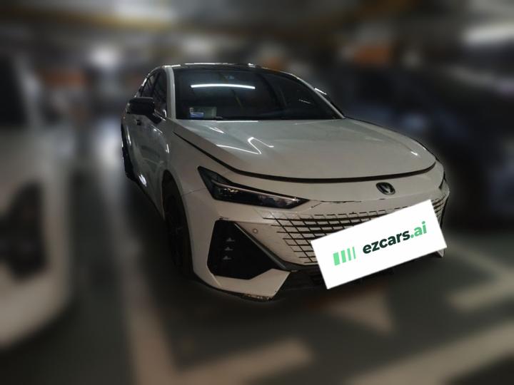 UNI-V 2022 1.5T Premium photo 3