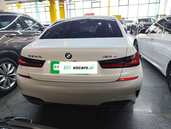 3 Series 2022 325i M Sport Package photo 5
