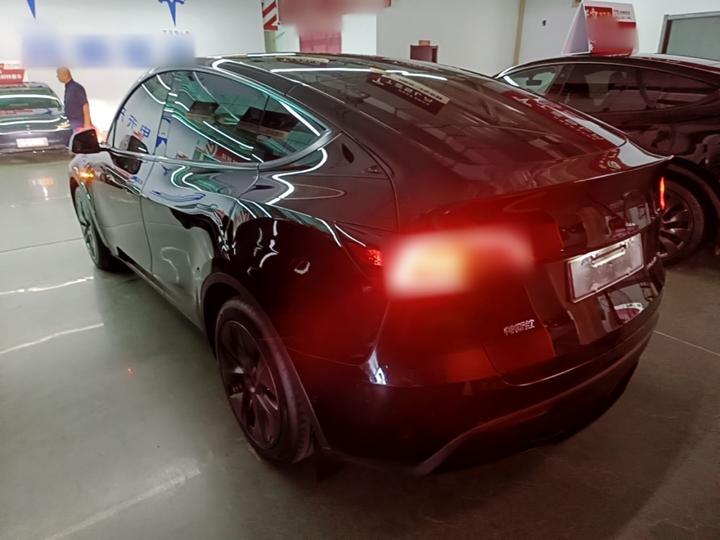 Model Y 2023 RWD photo 4