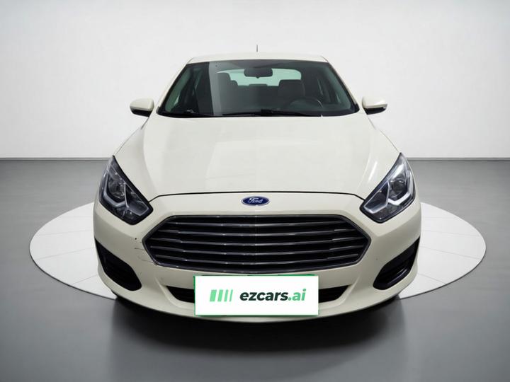 Escort 2017 Facelift 1.5L MT Comfort photo 2