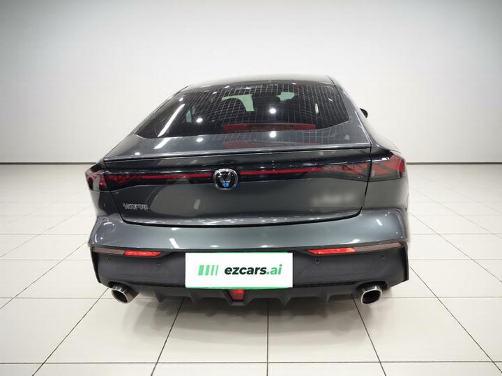UNI-V 2022 1.5T Premium photo 5
