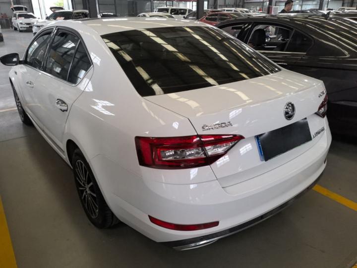 Octavia 2018 1.6L AT Luxury photo 4