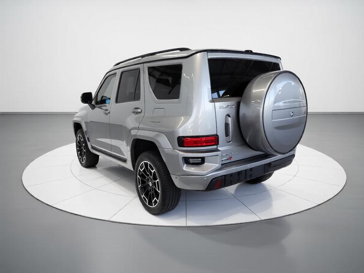 700 EV 2024 Hi4-T photo 4