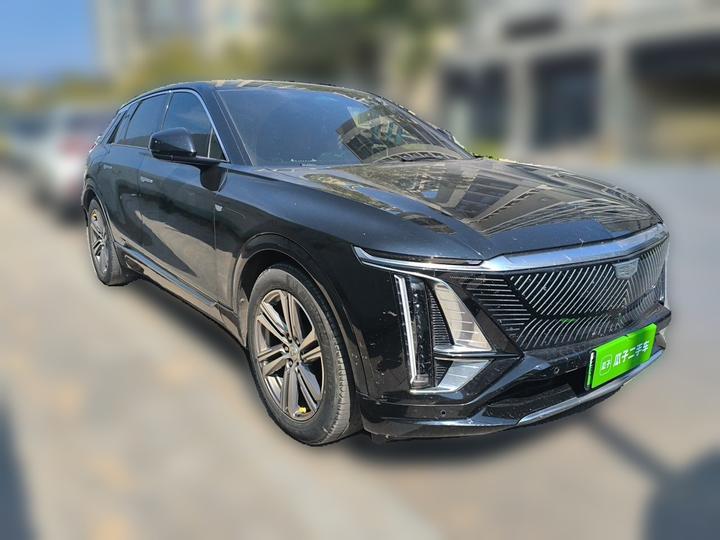 IQ 2022 RWD Long Range Luxury photo 3