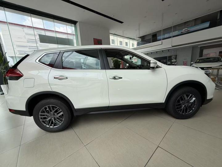 X-Trail 2025 2.0L RWD photo 4