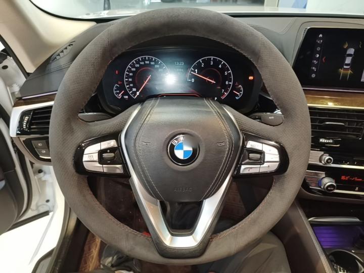 5 Series 2019 525Li Luxury photo 6