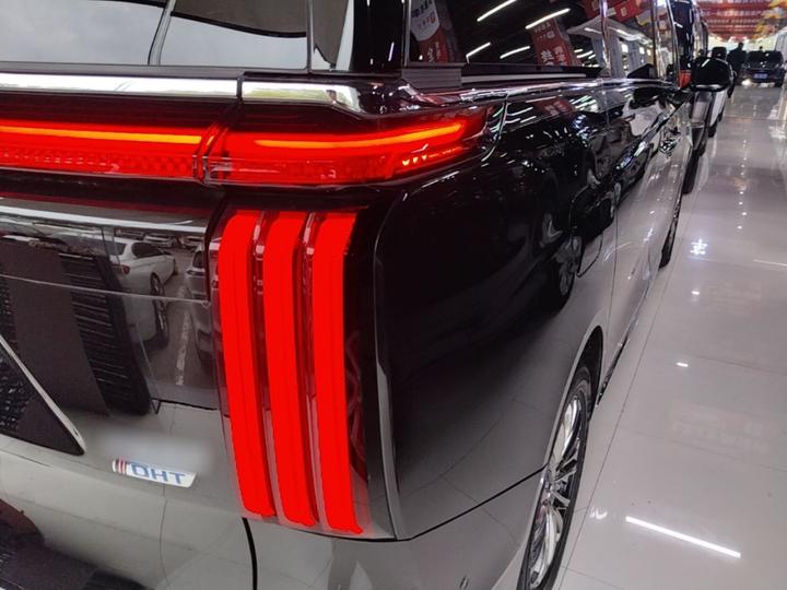 2023 AWD Flagship photo 7