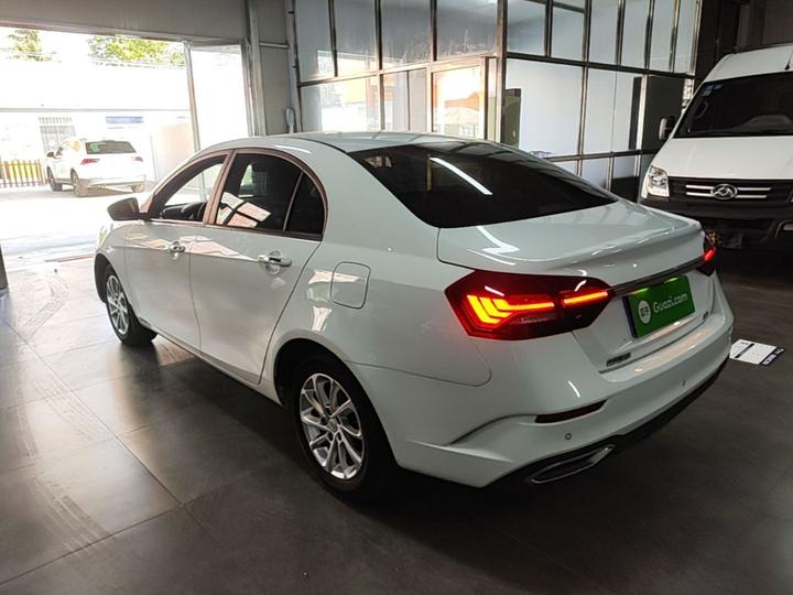 Emgrand 2021 UP 1.5L CVT Luxury photo 4