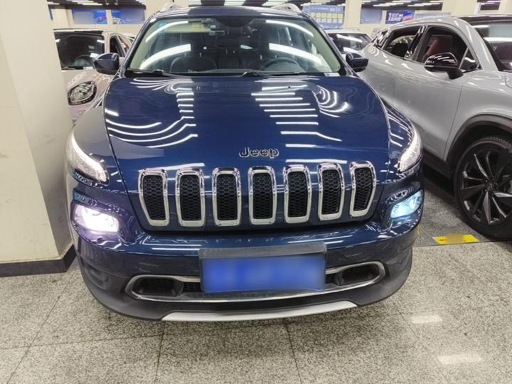 Cherokee 2020 2.0L RWD Classic Sport photo 2