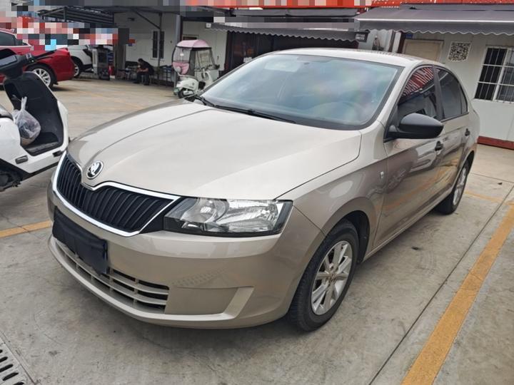 Rapid 2015 1.4L MT