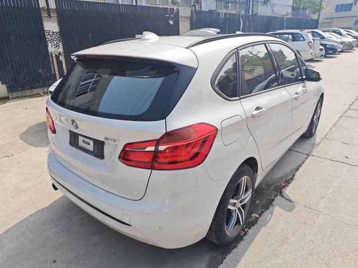 2 Series Wagon 2016 218i Sport Design Package photo 4