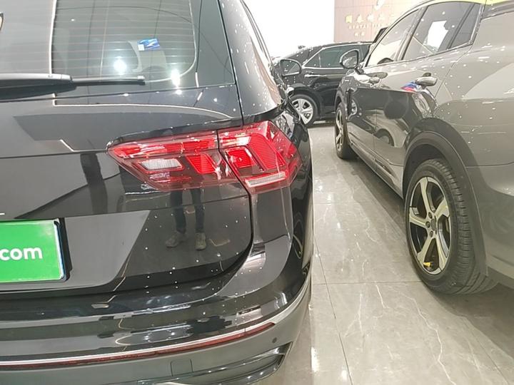 Tiguan L 2025 300TSI AT RWD photo 7