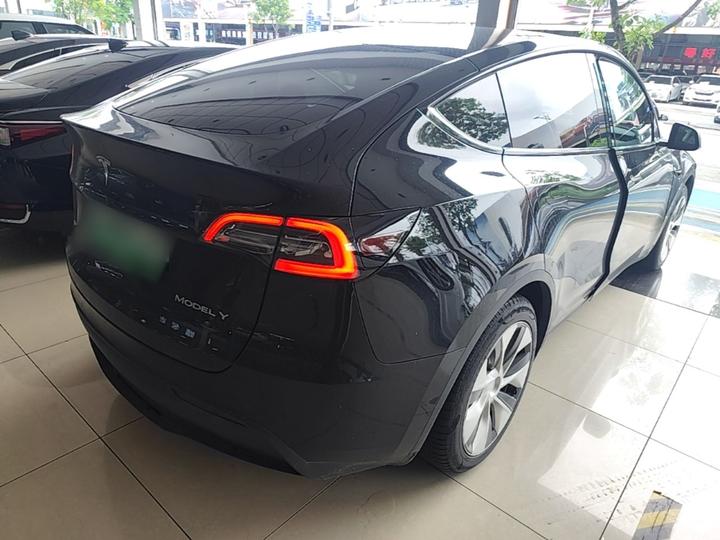 Model Y 2023 RWD photo 4