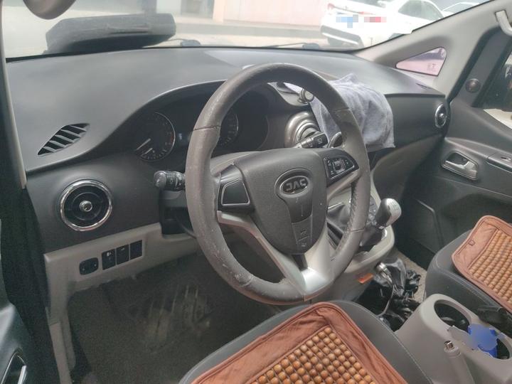 Refine M3 2018 1.6L Luxury Smart photo 7