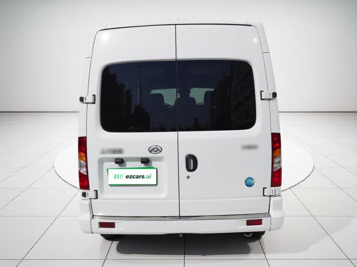 MAXUS V80 2023 2.0T MT Classic Short Wheelbase 5/6-Seater photo 5