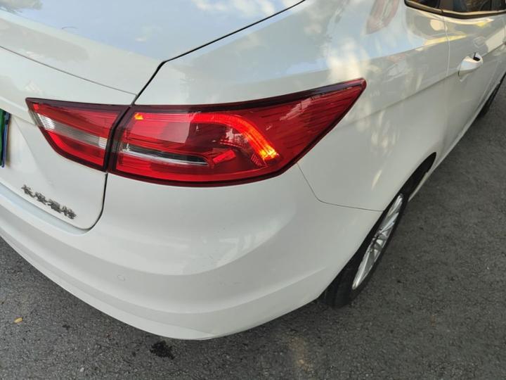 Escort 2017 1.5L MT Comfort photo 7
