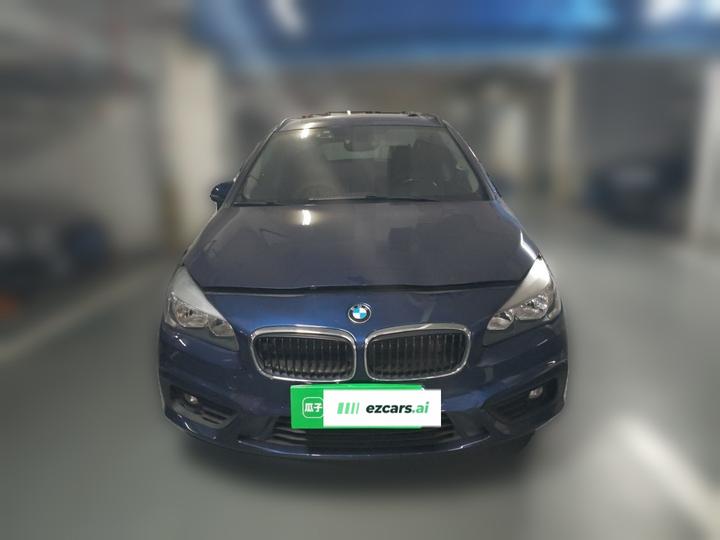 2 Series Wagon 2015 218i Leading photo 2