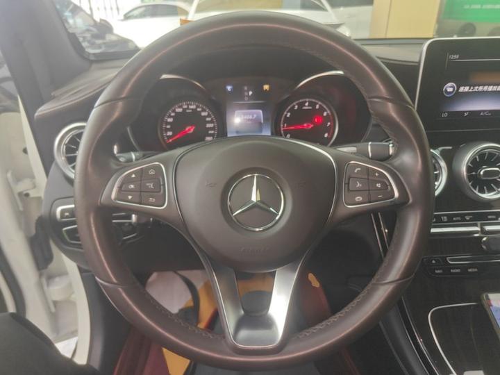 GLC 2017 GLC 260 4MATIC Luxury photo 3