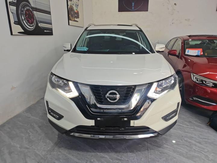 X-Trail 2017 2.0L CVT Comfort 2WD photo 2