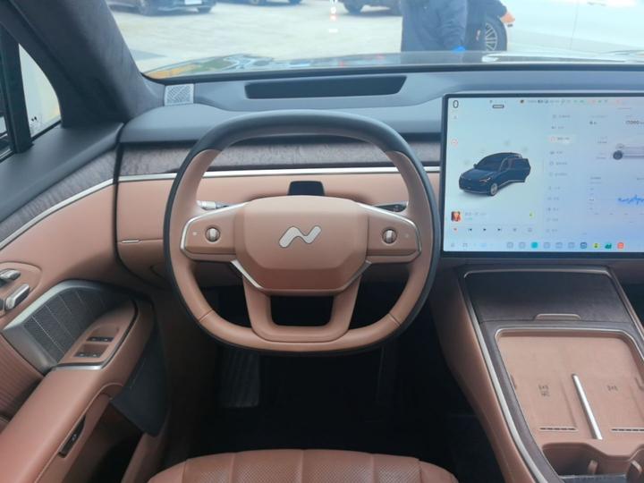 L90 2025 Max 6-Seater 60 photo 6