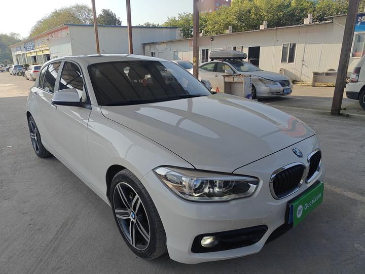 1 Series Imported 2018 118i Sport Design Package photo 3