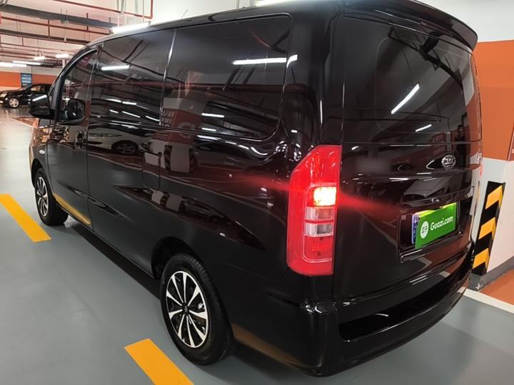 Refine M3 2023 1.8L 5-Seater Classic photo 4