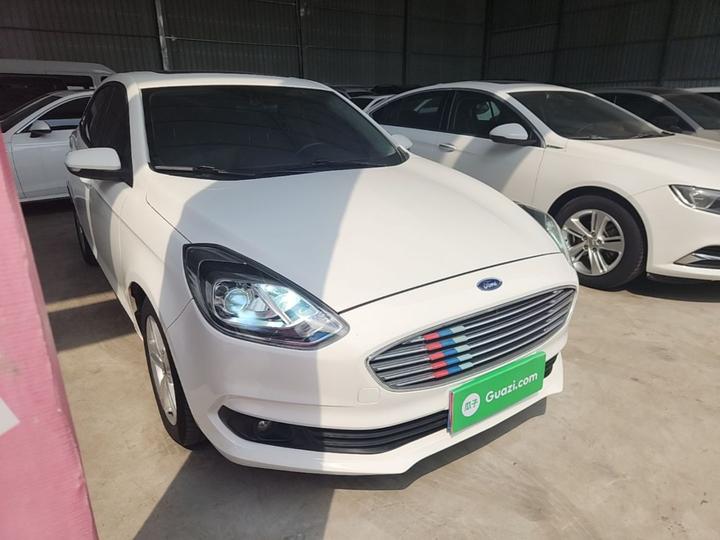 Escort 2019 1.5L AT photo 3