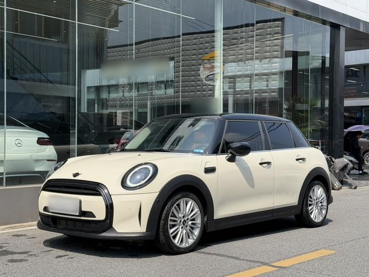 2022 Facelift 1.5T COOPER Classic 5-Door photo 2